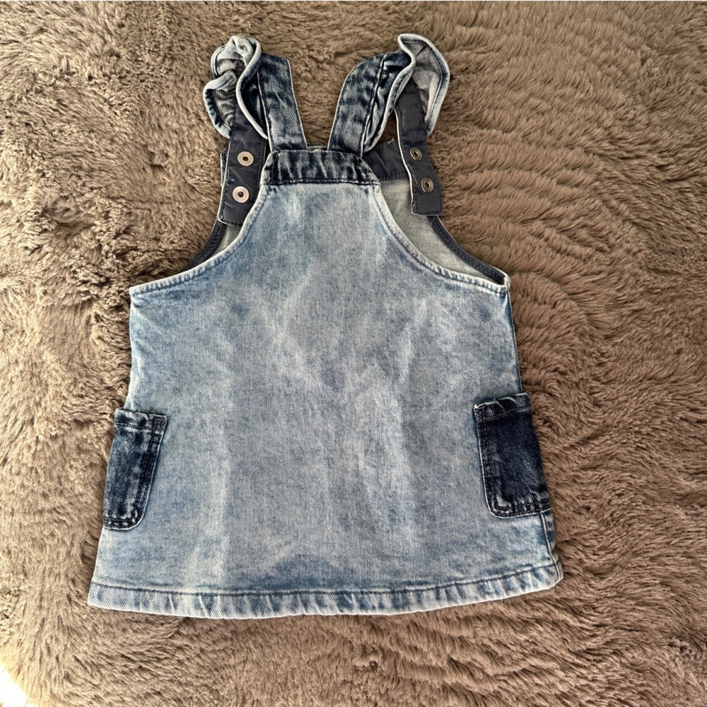 H& M Baby Girl Blue Demin coverall dress with 3 button snaps-Excellent condition